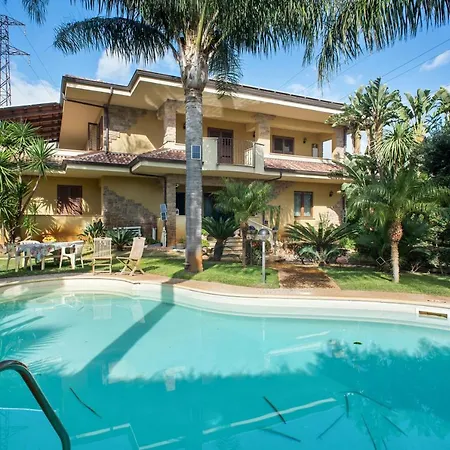 2 Bedrooms At Bovalino 300 M Away From The Beach With Shared Pool Furnished Balcony And Wifi *