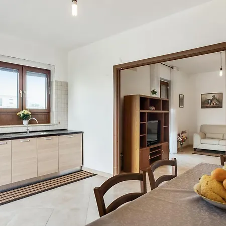 2 Bedrooms At Bovalino 300 M Away From The Beach With Shared Pool Furnished Balcony And Wifi דירה *