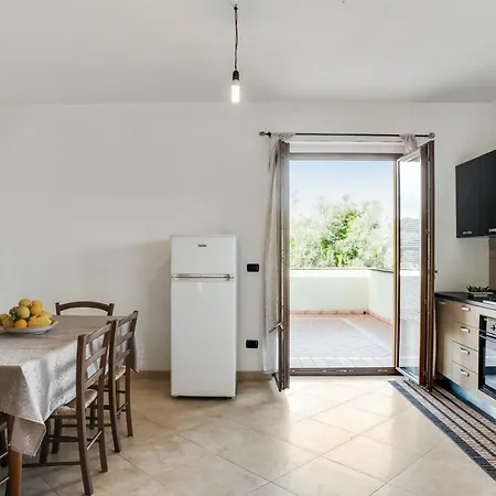 2 Bedrooms At Bovalino 300 M Away From The Beach With Shared Pool Furnished Balcony And Wifi דירה