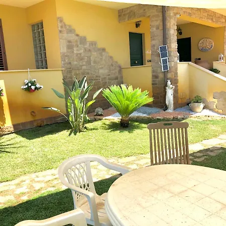 2 Bedrooms At Bovalino 300 M Away From The Beach With Shared Pool Furnished Balcony And Wifi דירה בובאלינו מרינה