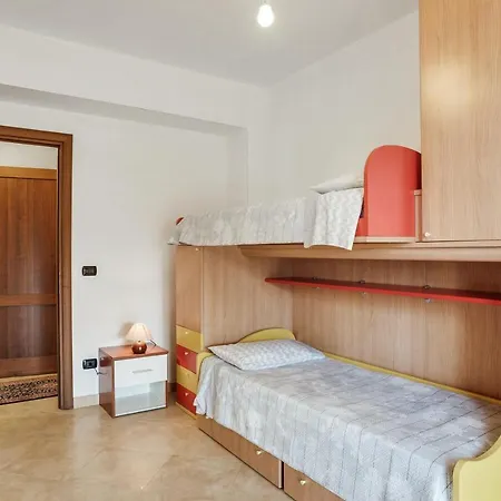 2 Bedrooms At Bovalino 300 M Away From The Beach With Shared Pool Furnished Balcony And Wifi דירה *