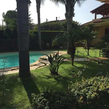 2 Bedrooms At Bovalino 300 M Away From The Beach With Shared Pool Furnished Balcony And Wifi דירה